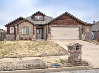 5209 Skylane Dr, Sand Springs, OK 74063