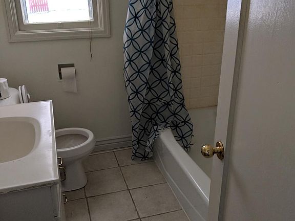 5th image of 262 E 14th St