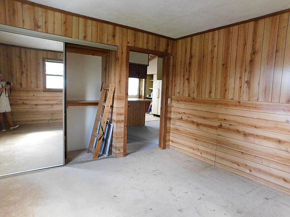 3rd image of 602 DOUGLAS STREET