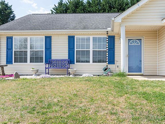 3rd image of 727 Evelyn Mae Rd