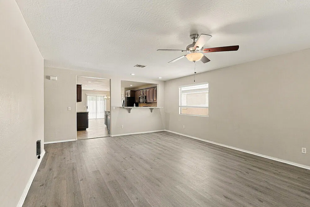 3 bed, 2.0 bath, 1401 sqft, $1,880 — Photo 4