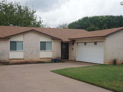 1009 W Cornelia Ave, Iowa Park, TX, 76367