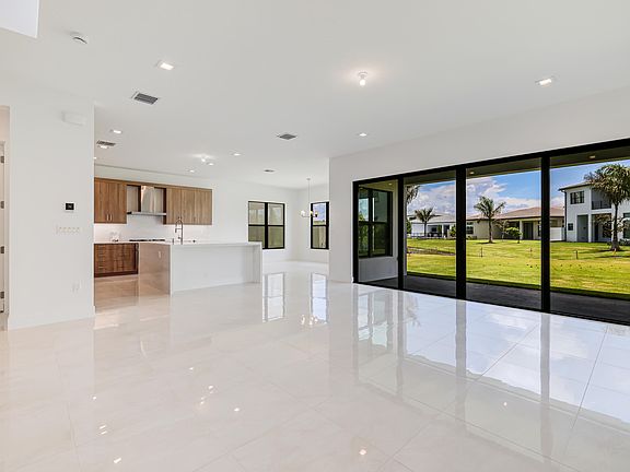 4th image of 9451 Riverside Park Dr