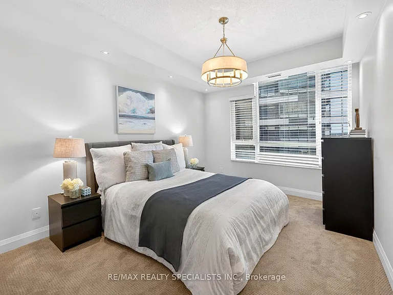 1 Hurontario St #306 — Photo 28