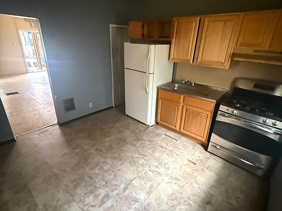 4th image of 1538 N Myrtlewood St