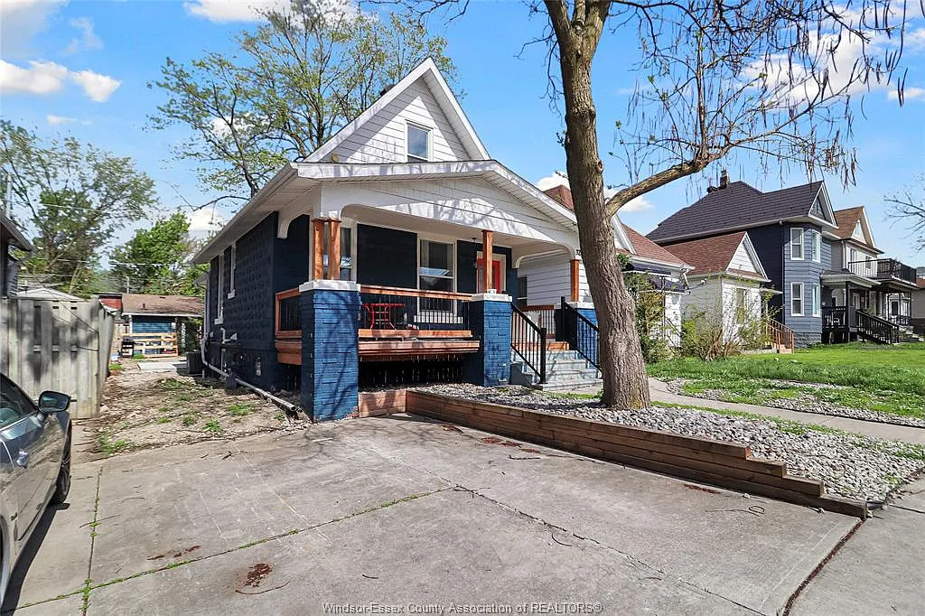 2 bed, $1,100 — Photo 2