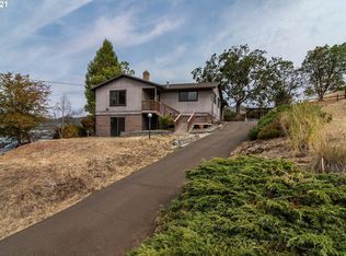 1026 NE Barager Ave, Roseburg, OR 97470