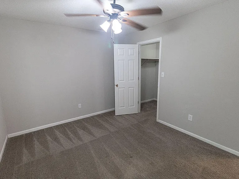 5569 E Pinehurst Ln — Photo 9