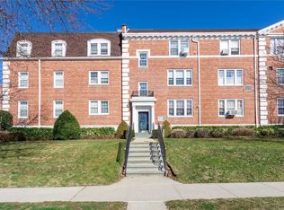 115 2nd St APT J, Garden City, NY 11530