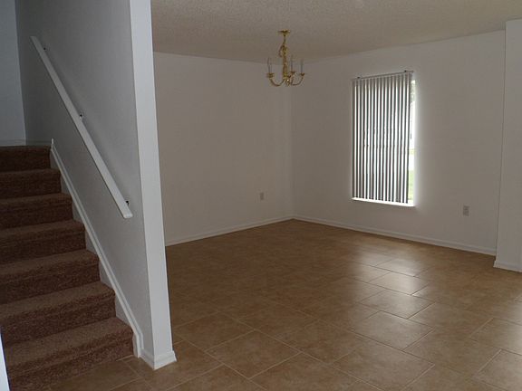 4th image of 548 Macon Dr