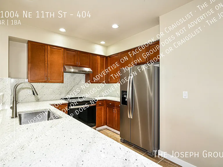 11004 NE 11th St #404 — Photo 5