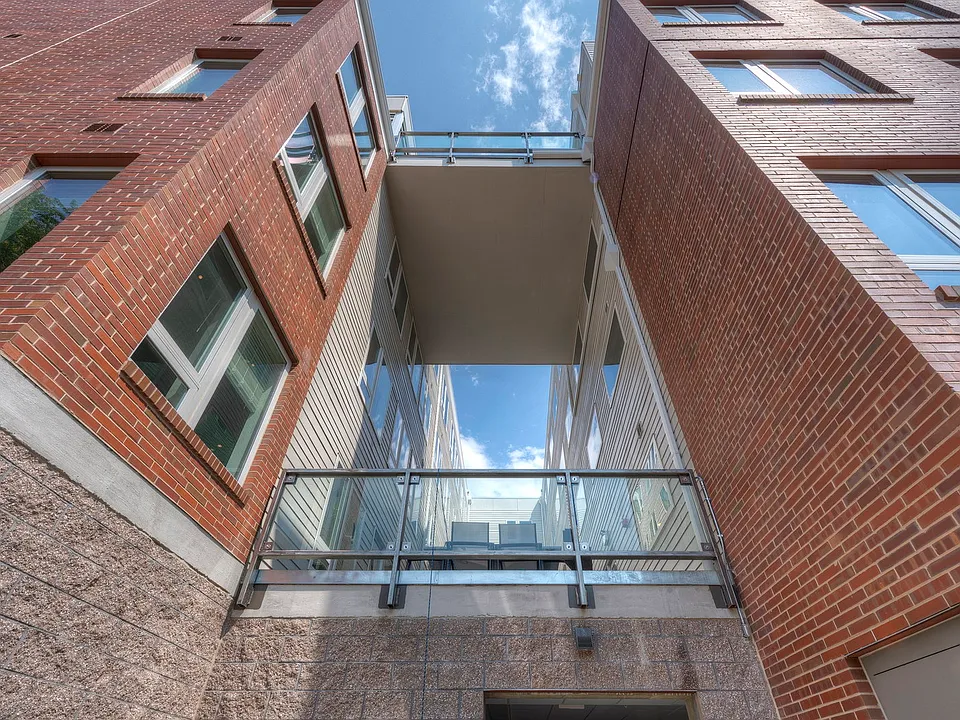 Building Photo 4