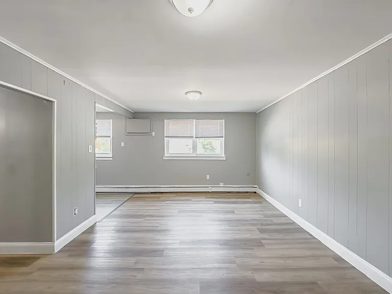Green Park Apartments — Photo 16
