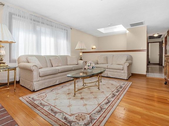 5th image of 61 Canterbury Rd
