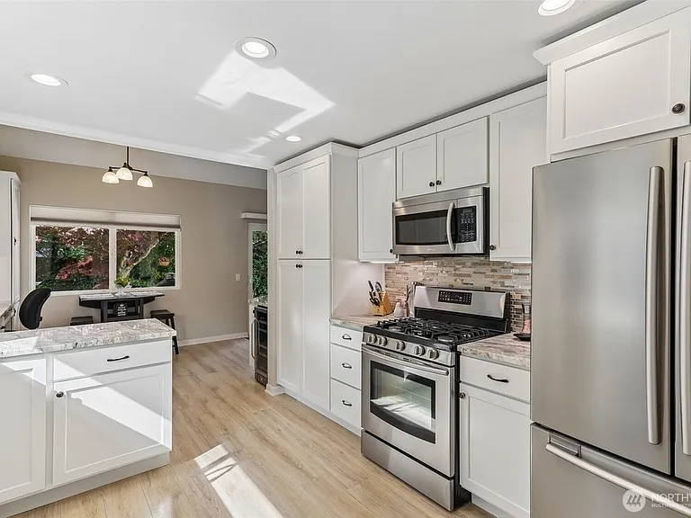 18906 SE 44th Pl — Photo 6