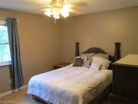 5th image of 4735 Hollyview Dr
