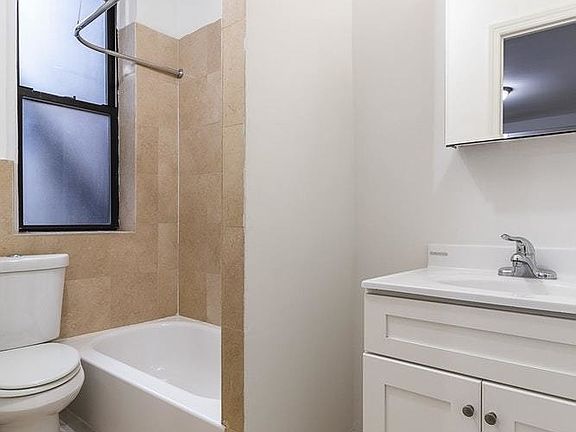 3rd image of 341 W 45th St APT 315