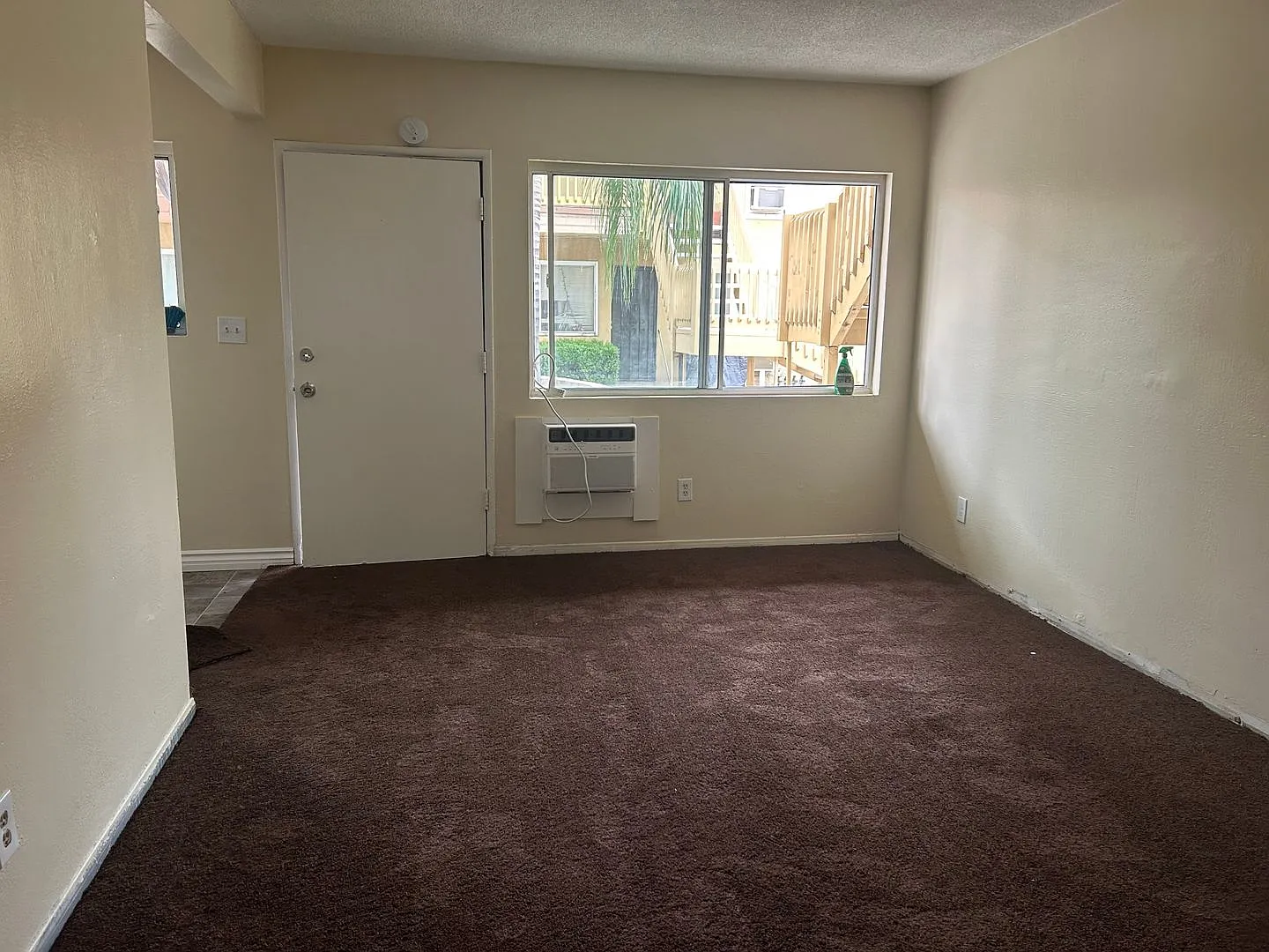 BLUHAR01 — Photo 2