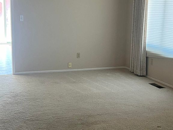 3rd image of 1603 Maple Creek Ln