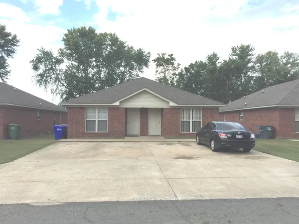 1406 Hardy St #B, Conway, AR 72034