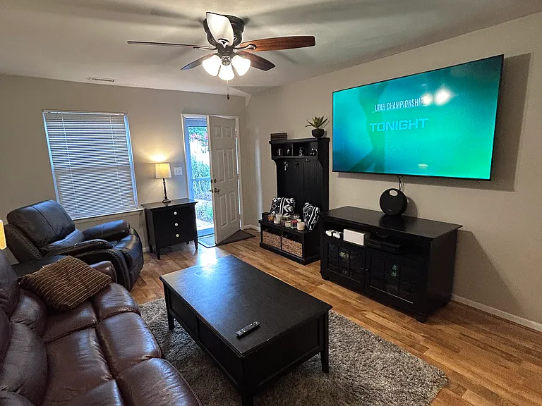 3924 Roebling Ln — Photo 4