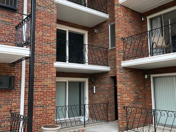 3951 W 104th St APT 2B, Chicago, IL 60655