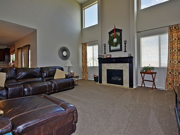 5th image of 714 W Rolling Sage Way