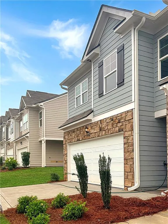 4 bed, 2.5 bath, 1877 sqft, $2,800 — Photo 1