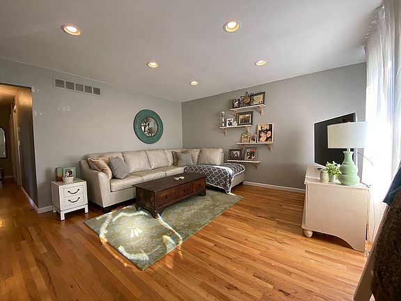 4th image of 24091 Meadowlark St