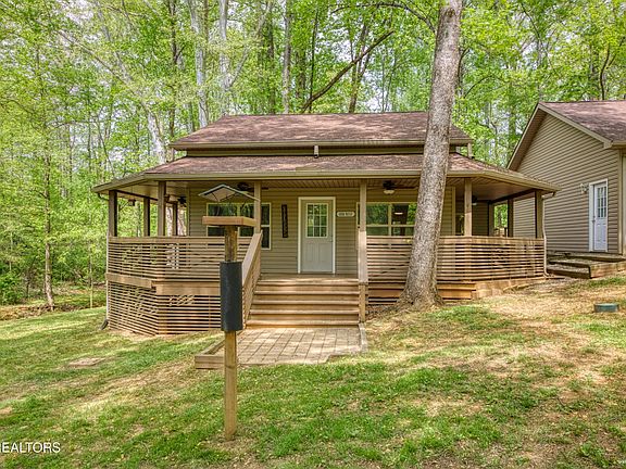 2nd image of 5521 Custer Dr