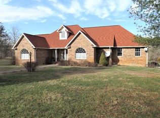 201 Red Wing Ln, Deer Lodge, TN 37726