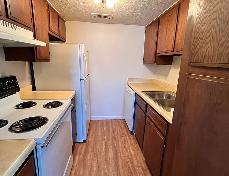 450 Burleson St #D — Photo 3