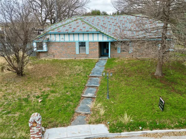 3658 Racquet Club Dr, Grand Prairie, TX 75052