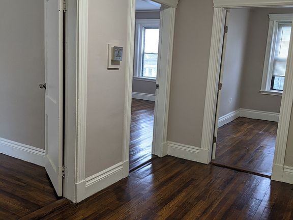 5th image of 44 Waverly St #6