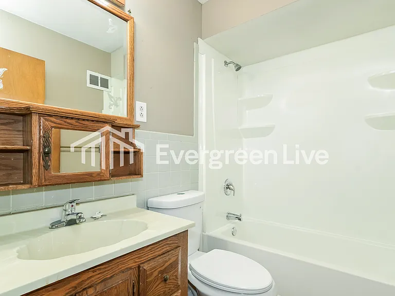 1820 Clover Ln — Photo 14
