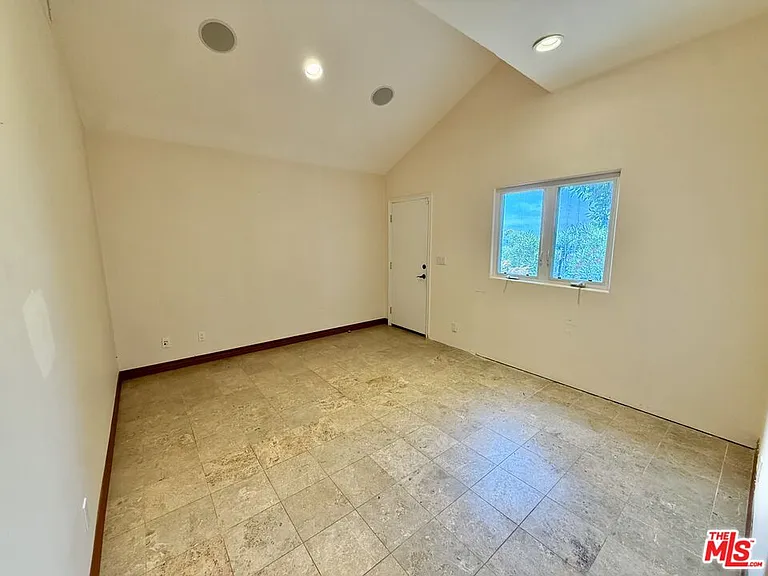 10827 Pacific View Dr — Photo 39