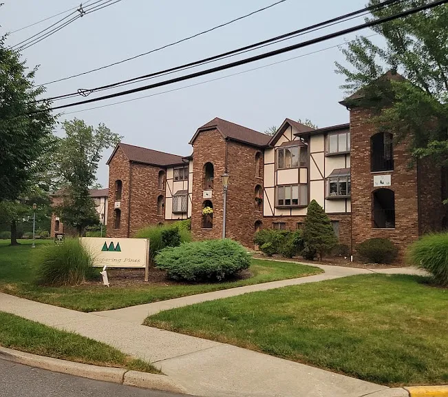 88 Hawthorne Ave — Photo 1