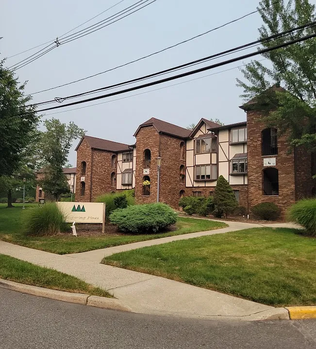 88 Hawthorne Ave