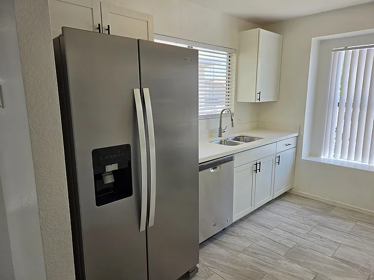 8728 W John Cabot Rd — Photo 10