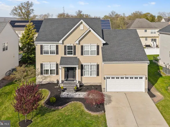 16 Meadow Run Rd, Bordentown, NJ 08505