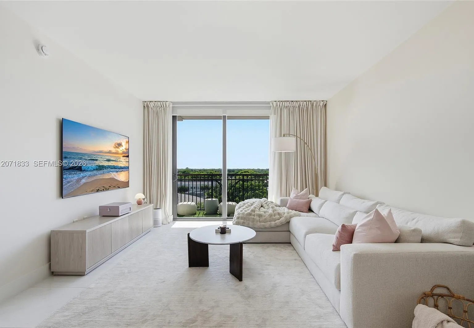 Merrick Manor Condo — Photo 4