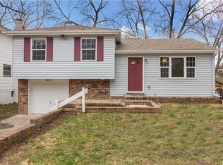 8121 NE San Rafael Dr, Kansas City, MO 64119