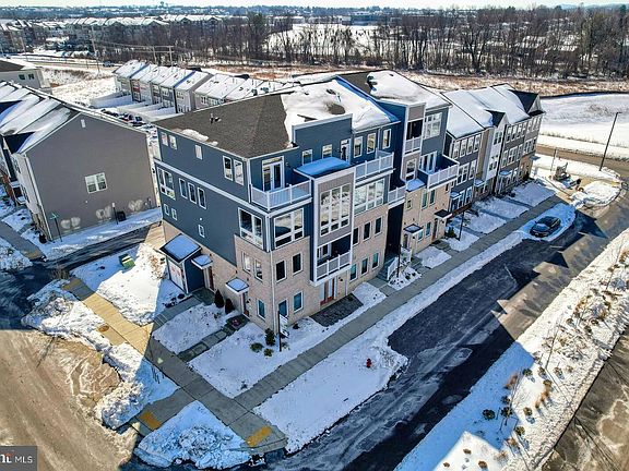 3rd image of 710 Iron Forge Rd Unit D