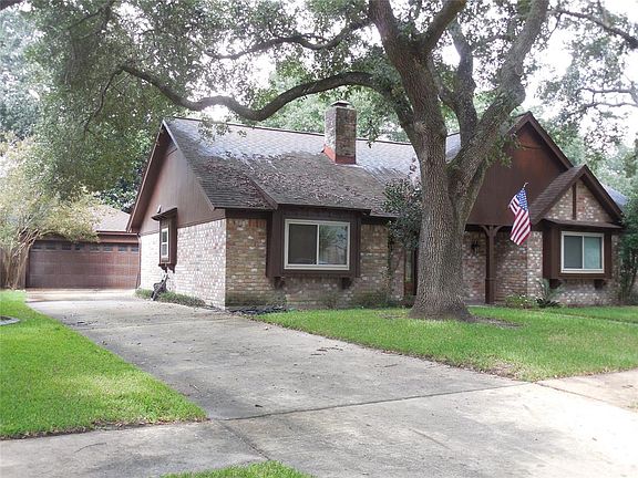 3rd image of 15806 Sandy Hill Dr