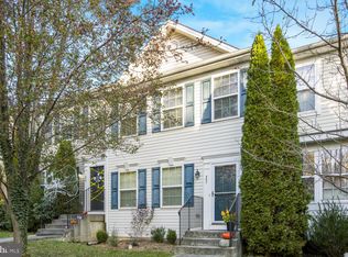 357 Dickens Dr, Lancaster, PA 17603