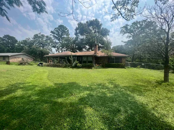 6850 Parkwood Dr, Gilmer, TX 75645