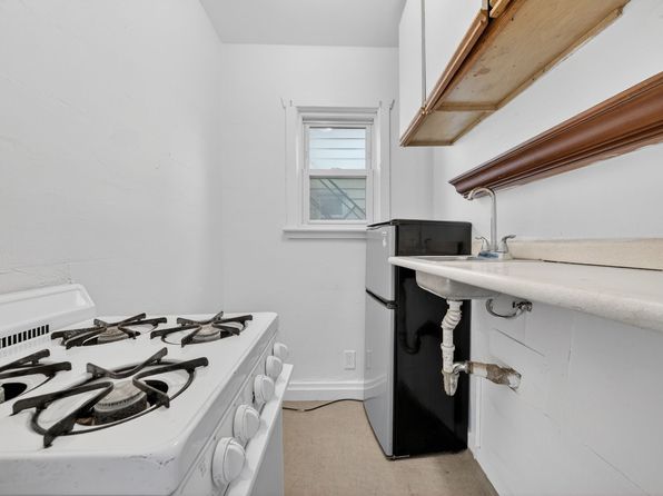 8 Brevator St APT 3A