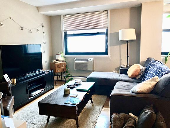 4th image of 3639 N Pine Grove Ave APT 12F