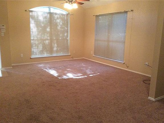 3rd image of 512 Glenwood Dr