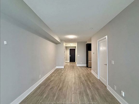 5th image of 70 Roehampton Ave #1611